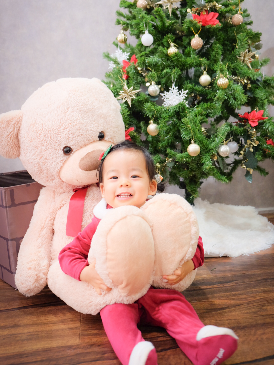 VWバスでハロウィン撮影する女の子